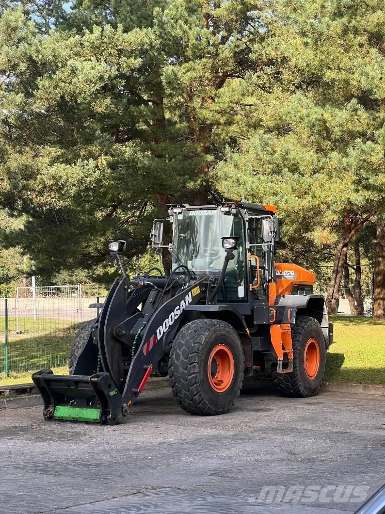 Doosan DL 220-7 Iekrāvēji uz riteņiem