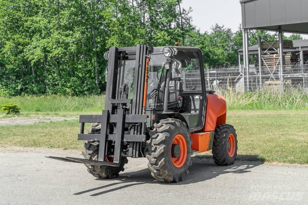 Ausa C 251 H x4 Tehnika ar dīzeļa dzinēju