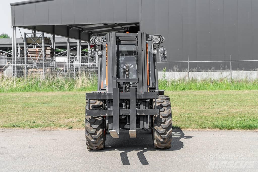Ausa C 251 H x4 Tehnika ar dīzeļa dzinēju