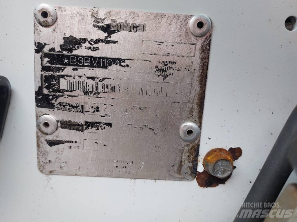 Bobcat 377 Lietoti riteņu kompaktiekrāvēji