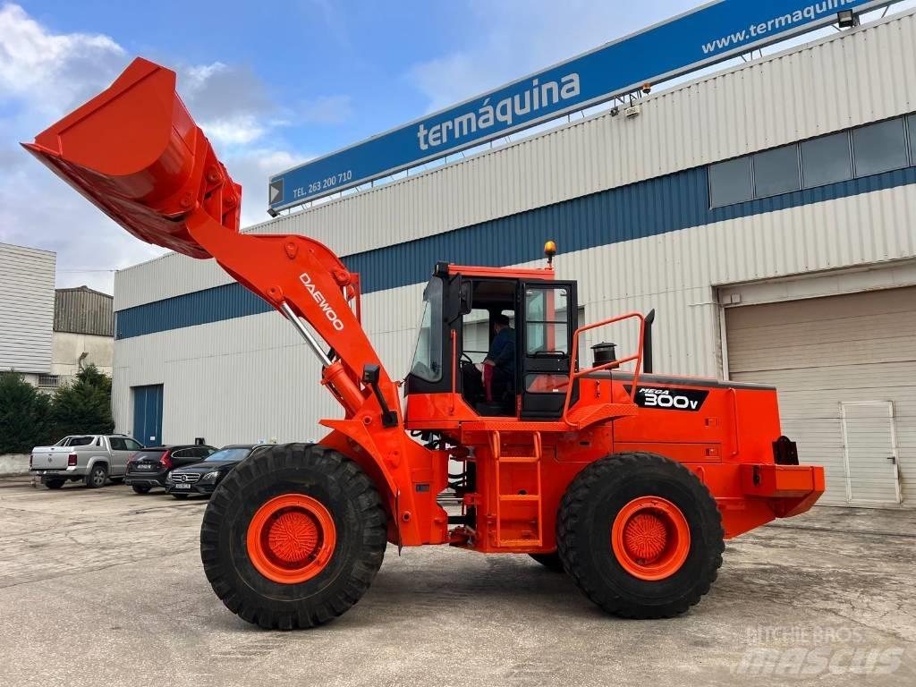 Daewoo Mega 300 III Iekrāvēji uz riteņiem