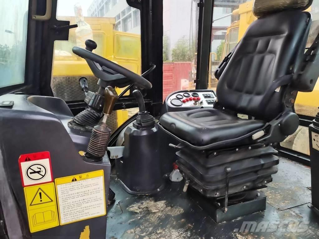 CAT 420F Ekskavatori-iekrāvēji