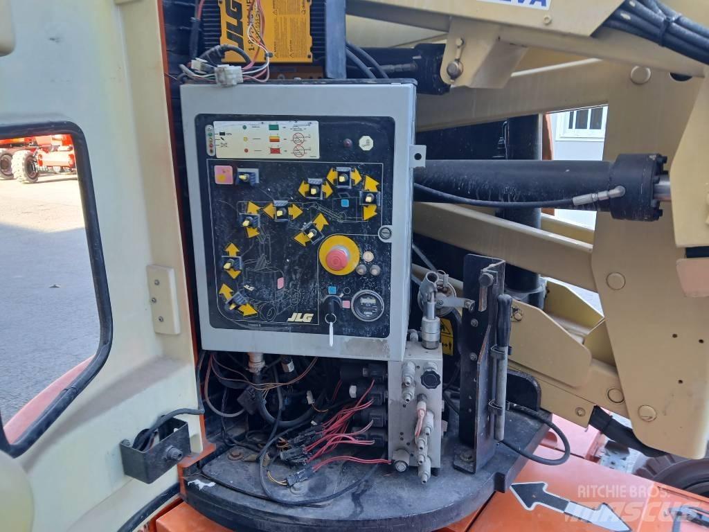 JLG E300AJP Strēles pacēlāji