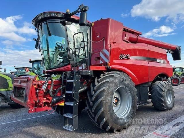 Case IH AF 8240 Ražas novākšanas kombaini
