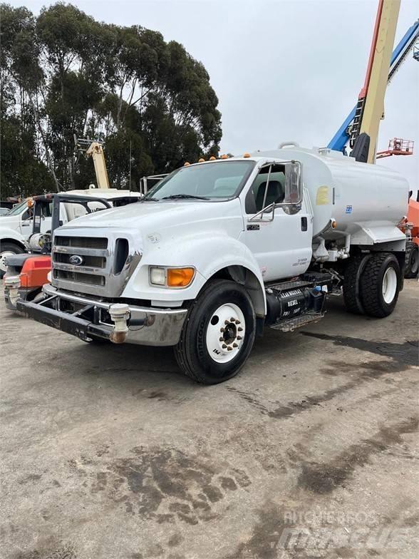 Ford F750 Autocisterna