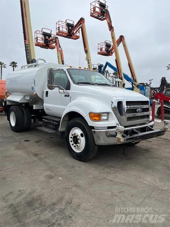 Ford F750 Autocisterna
