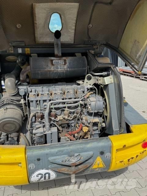 Kramer 750 Iekrāvēji uz riteņiem