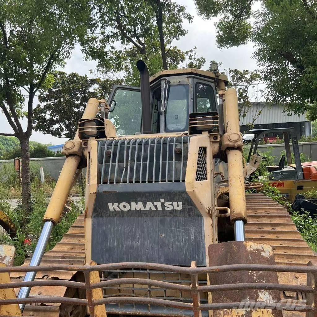 Komatsu D 65 P-12 Kāpurķēžu buldozeri