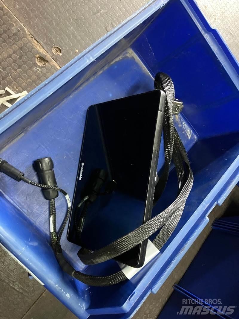 Trimble GFX 750 Cits traktoru papildaprīkojums