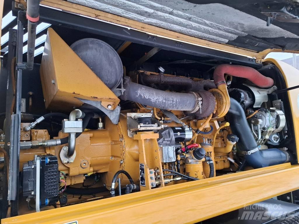 CAT 316 D Ekskavatori uz riteņiem