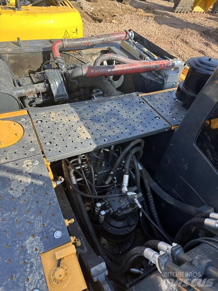 Hyundai Robex 215 Kāpurķēžu ekskavatori