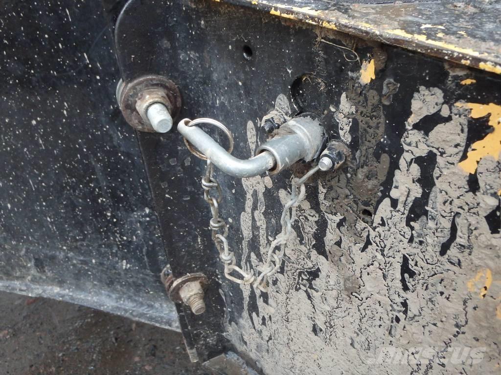 JCB 4 CN Ekskavatori-iekrāvēji