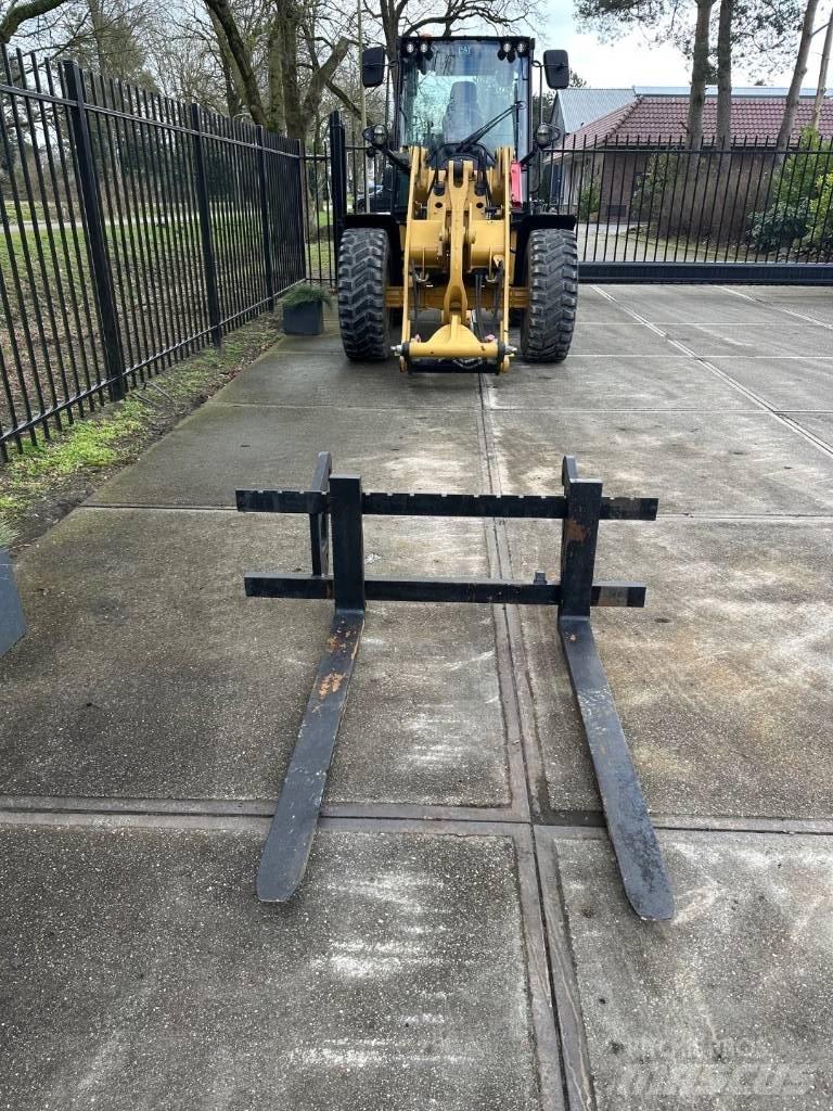 CAT 908 forks Dakšas