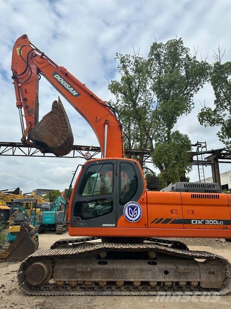 Doosan DX300 Kāpurķēžu ekskavatori