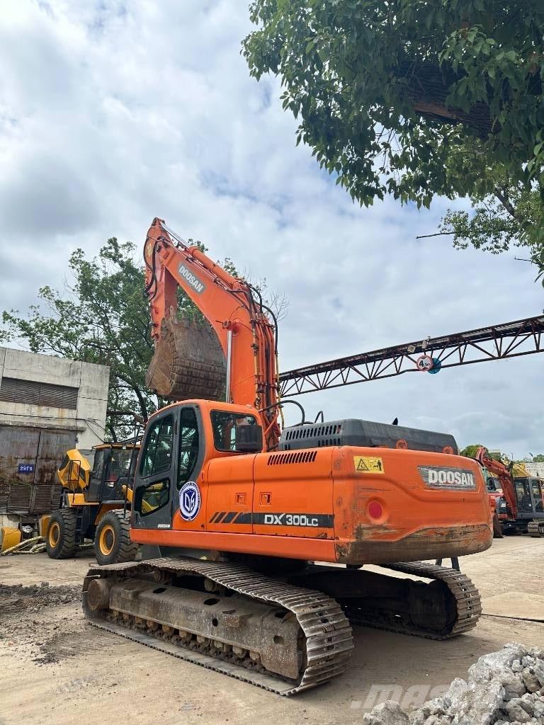 Doosan DX300 Kāpurķēžu ekskavatori