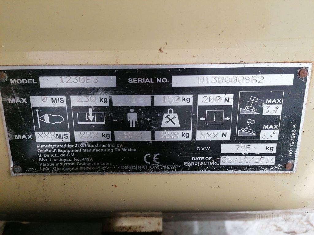 JLG 1230ES Šķerveida pacēlāji