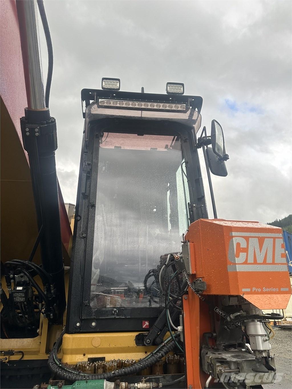 CAT 335 F L Urbji