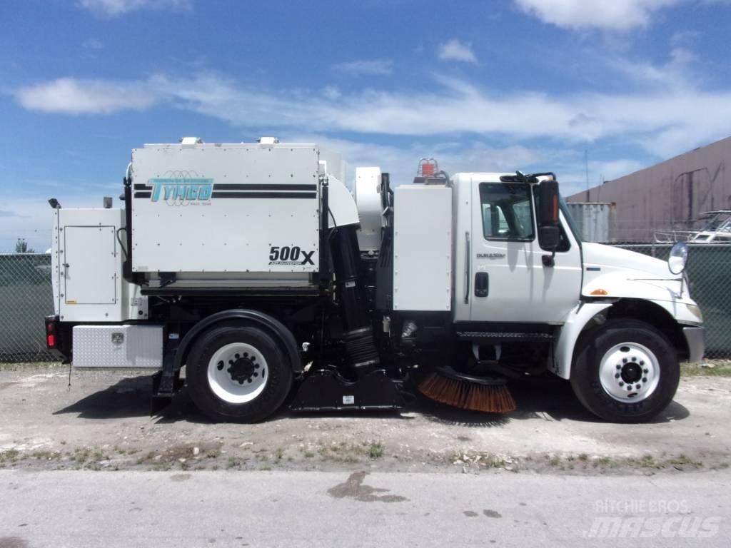 International 4300 Ielu tīrāmās mašīnas