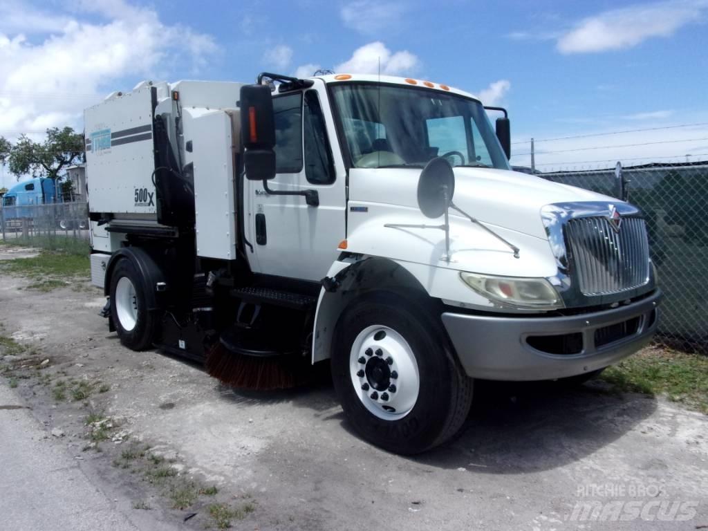 International 4300 Ielu tīrāmās mašīnas