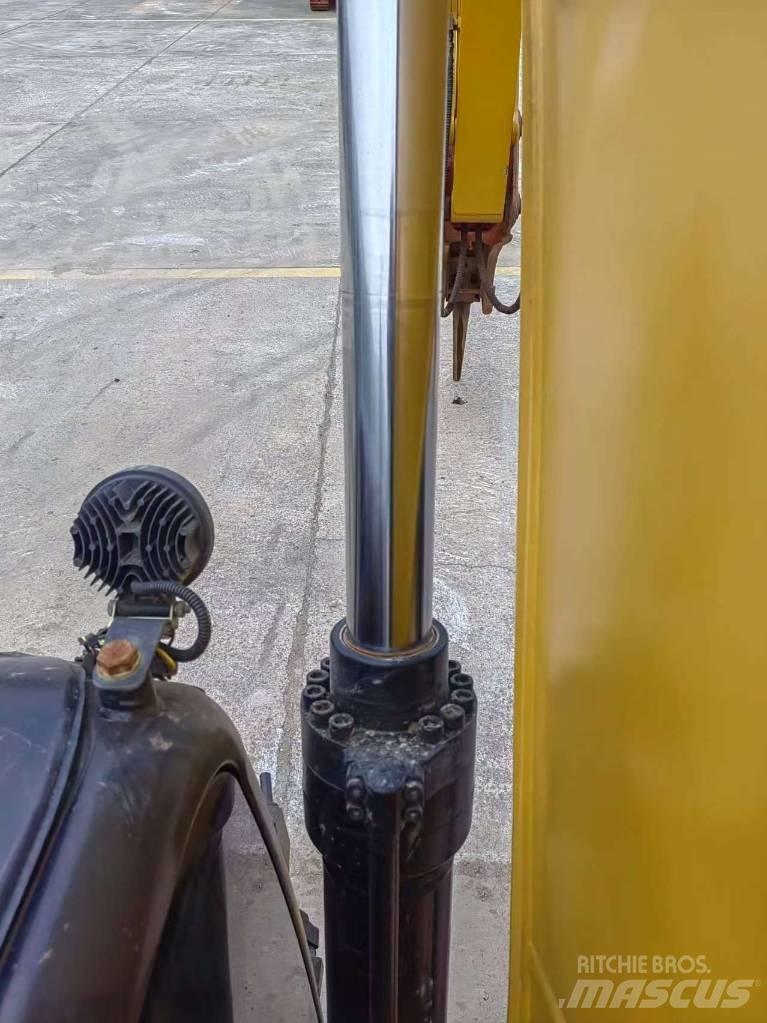 CAT CAT 323GX Kāpurķēžu ekskavatori