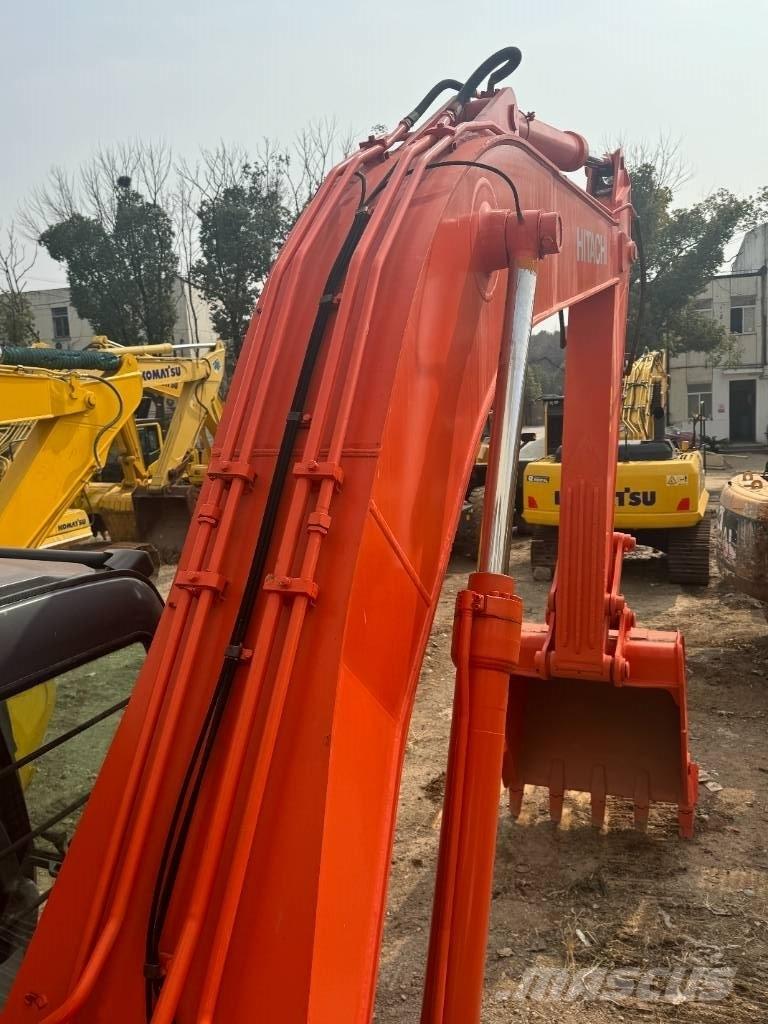 Hitachi ZX 240 Kāpurķēžu ekskavatori