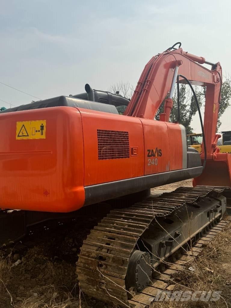 Hitachi ZX 240 Kāpurķēžu ekskavatori