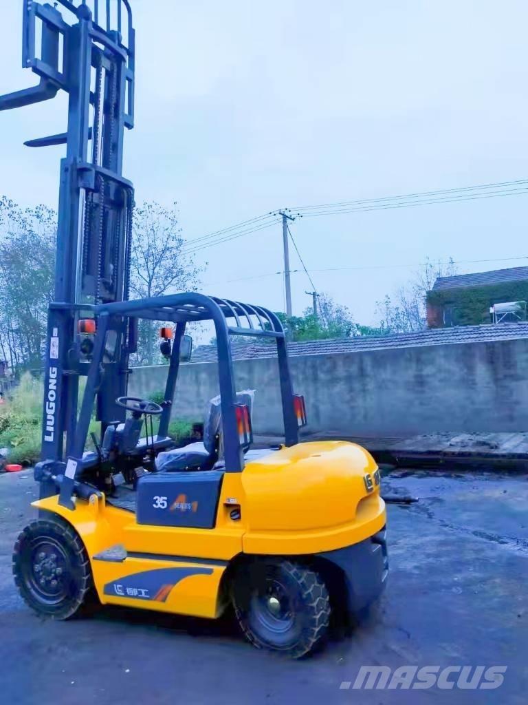 LiuGong CPC 35 Tehnika ar dīzeļa dzinēju