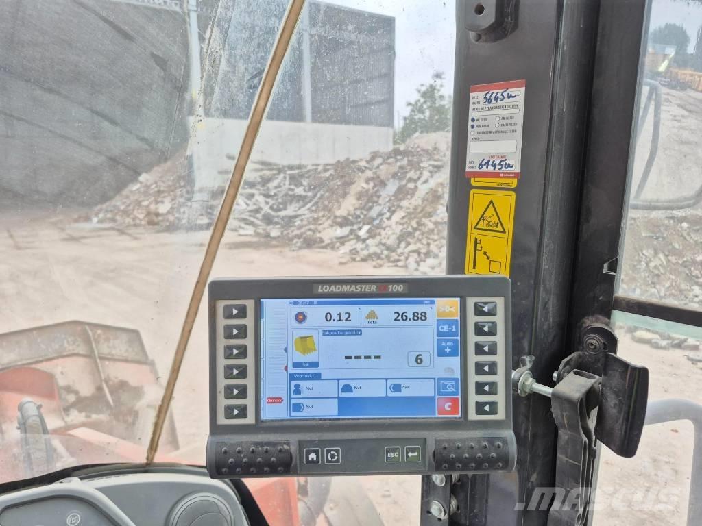 Hitachi ZW 250-6 Iekrāvēji uz riteņiem