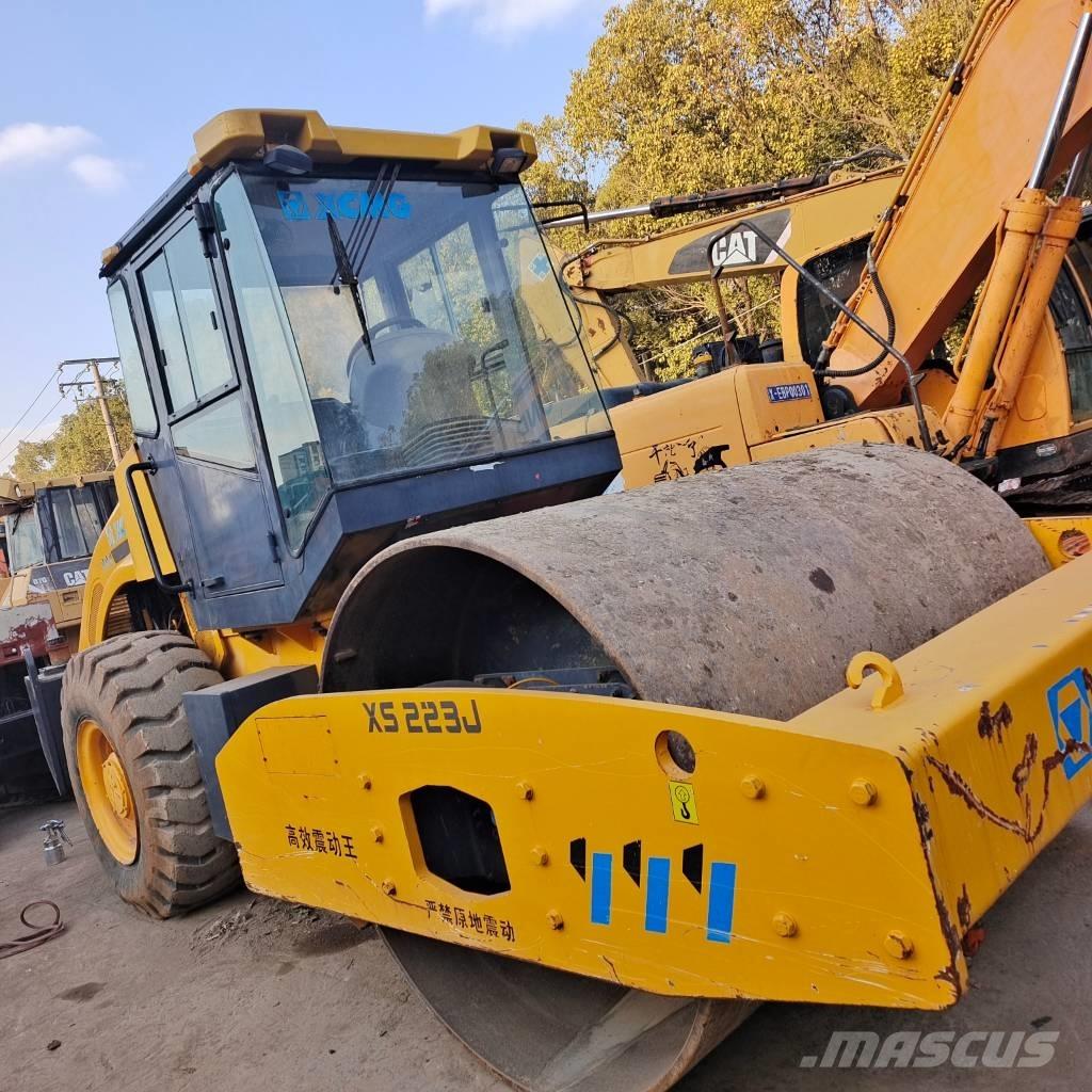 XCMG XS 143 J Vienvalča grunts veltņi