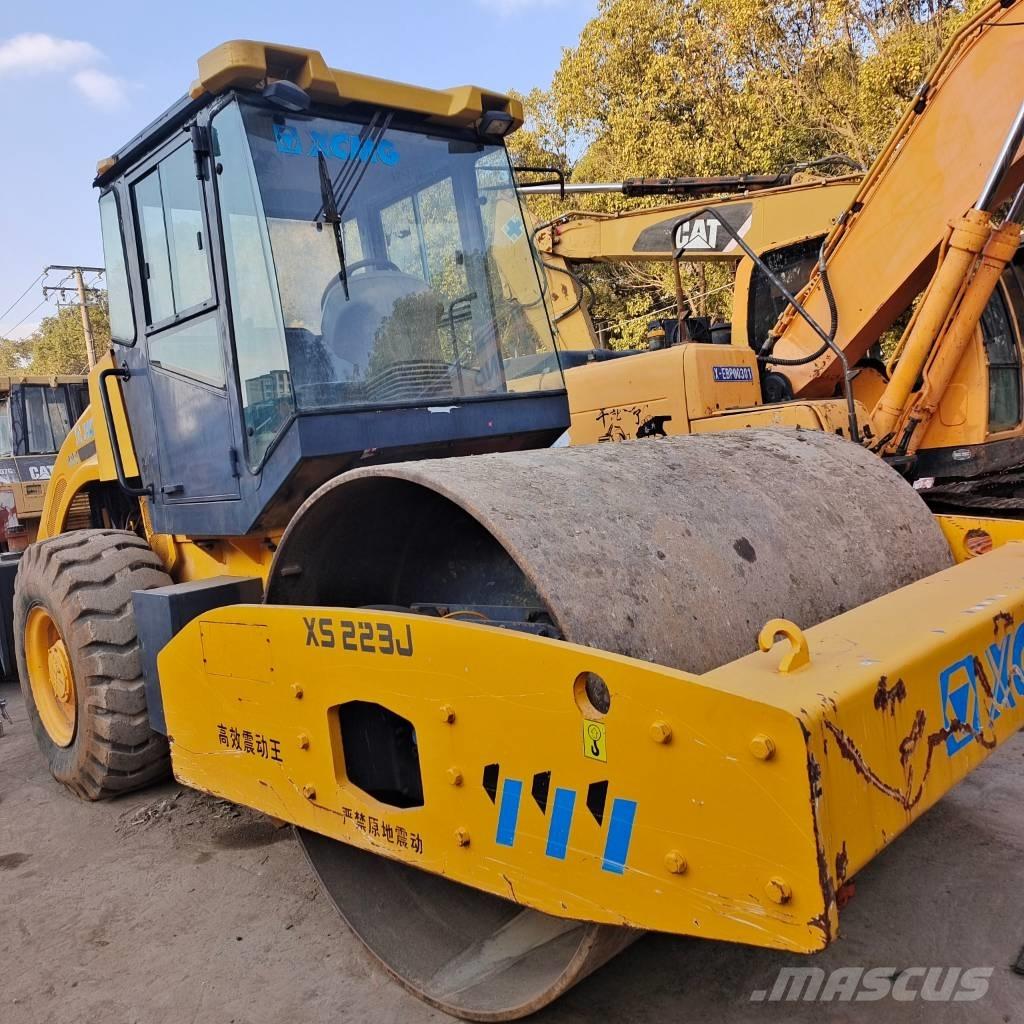 XCMG XS 143 J Vienvalča grunts veltņi