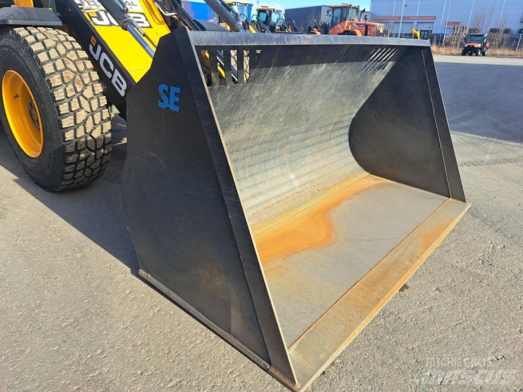 JCB 413 Iekrāvēji uz riteņiem