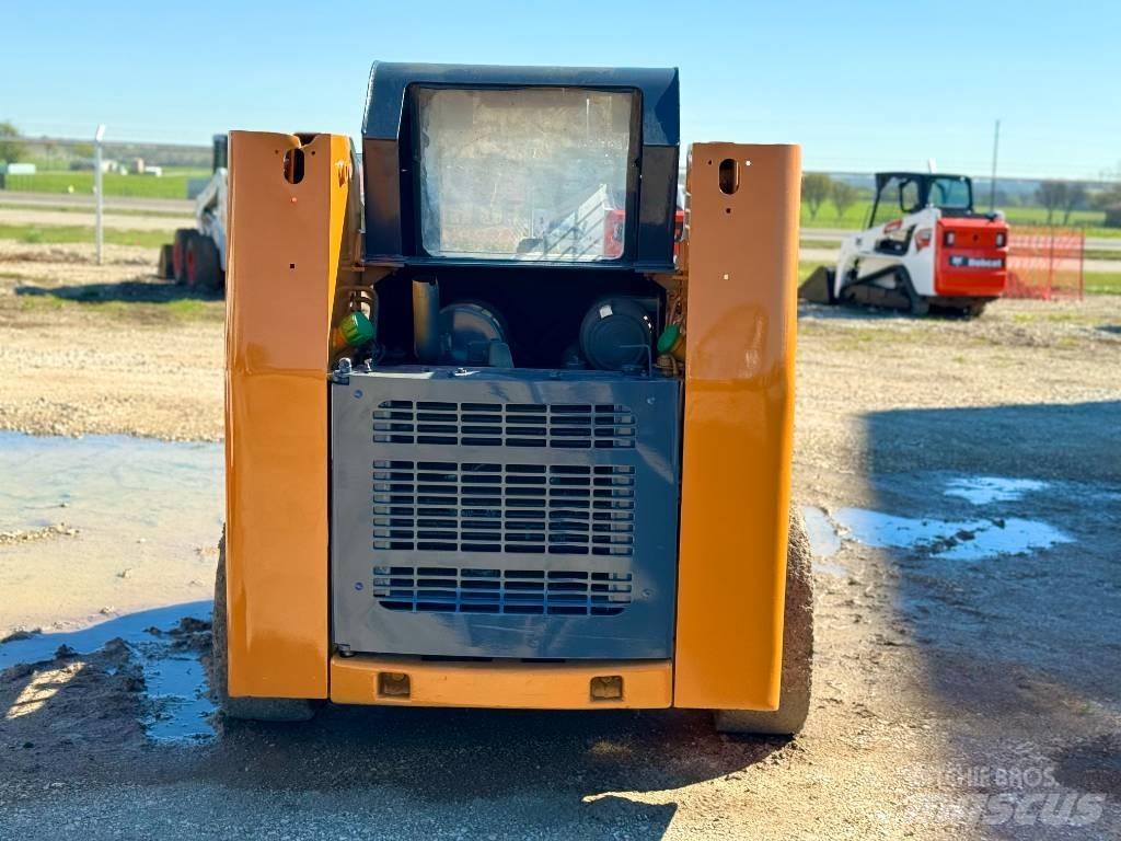 CASE 40 XT Lietoti riteņu kompaktiekrāvēji
