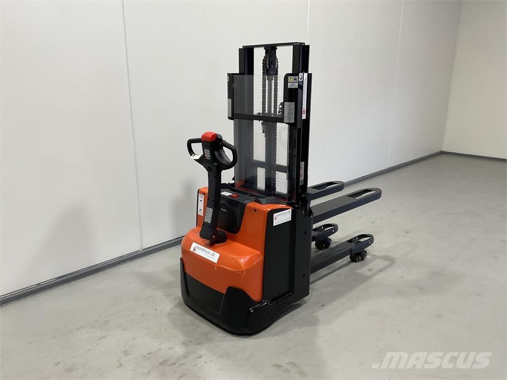 Toyota SWE200D Pašgājēji krautnētāji