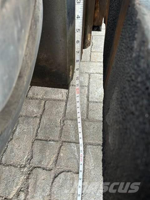 Kalmar DCB 28-1200 Tehnika ar dīzeļa dzinēju