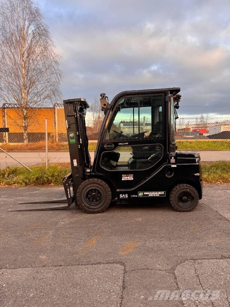 Toyota 52-8 FDF 25 Tehnika ar dīzeļa dzinēju