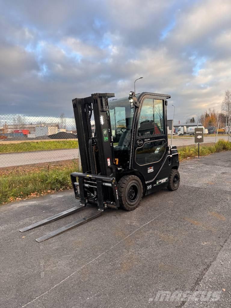 Toyota 52-8 FDF 25 Tehnika ar dīzeļa dzinēju