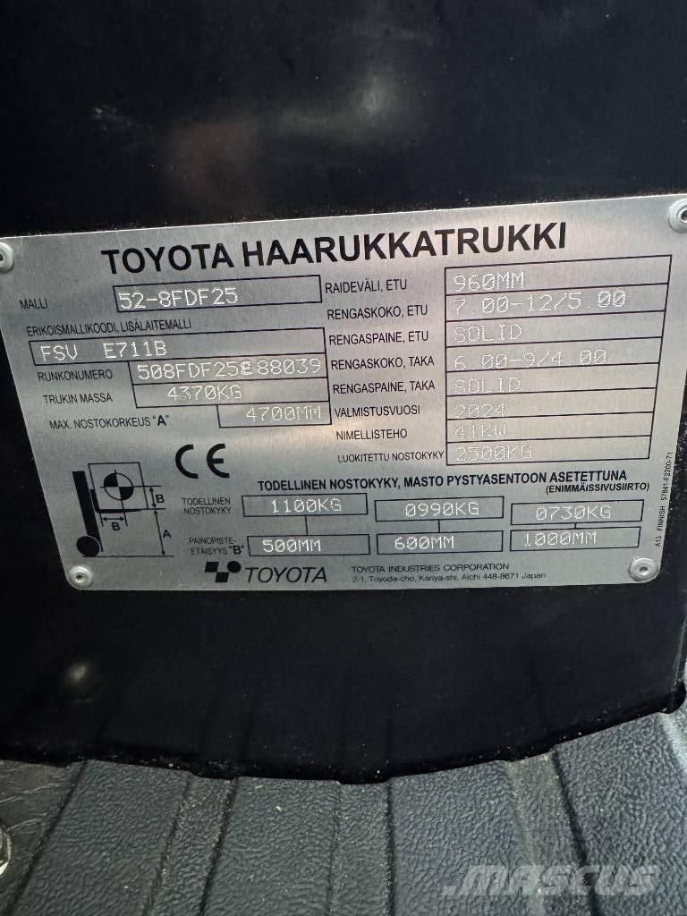 Toyota 52-8 FDF 25 Tehnika ar dīzeļa dzinēju