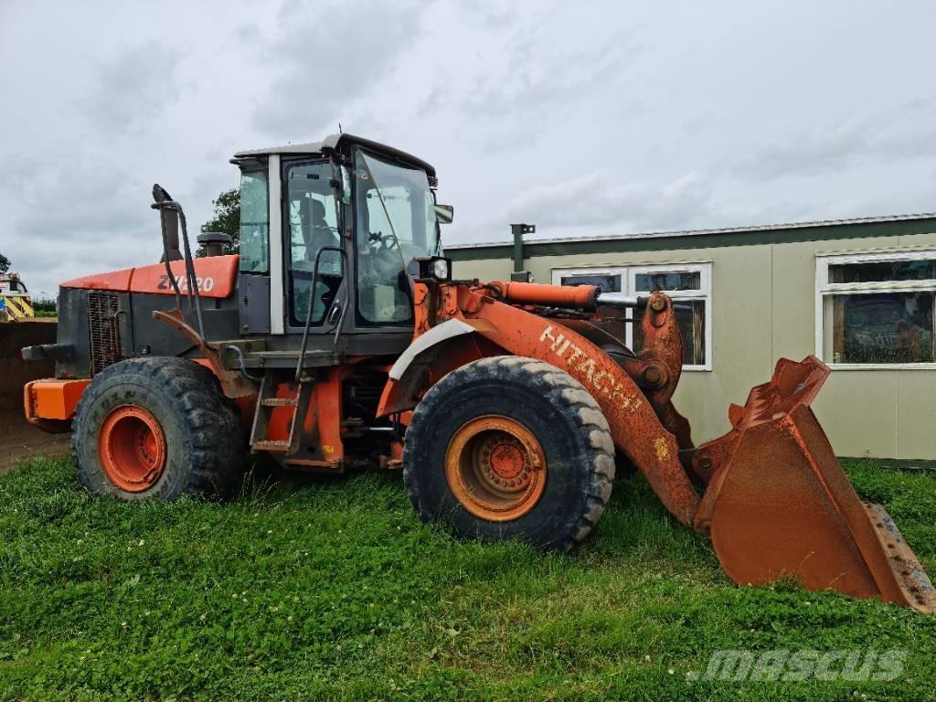Hitachi ZW 220 Iekrāvēji uz riteņiem