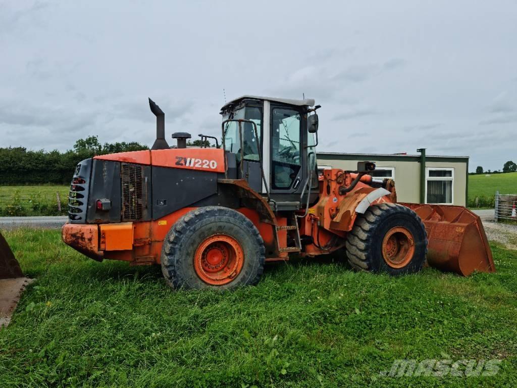 Hitachi ZW 220 Iekrāvēji uz riteņiem