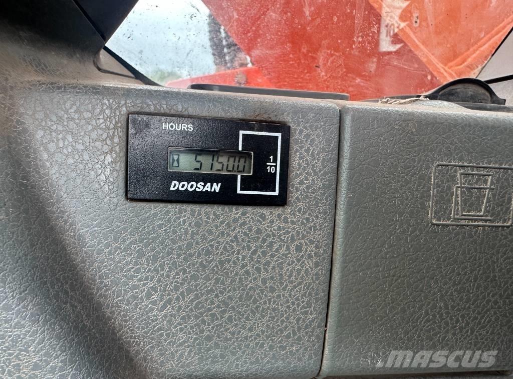 Doosan DX 140 LCR-3 Kāpurķēžu ekskavatori