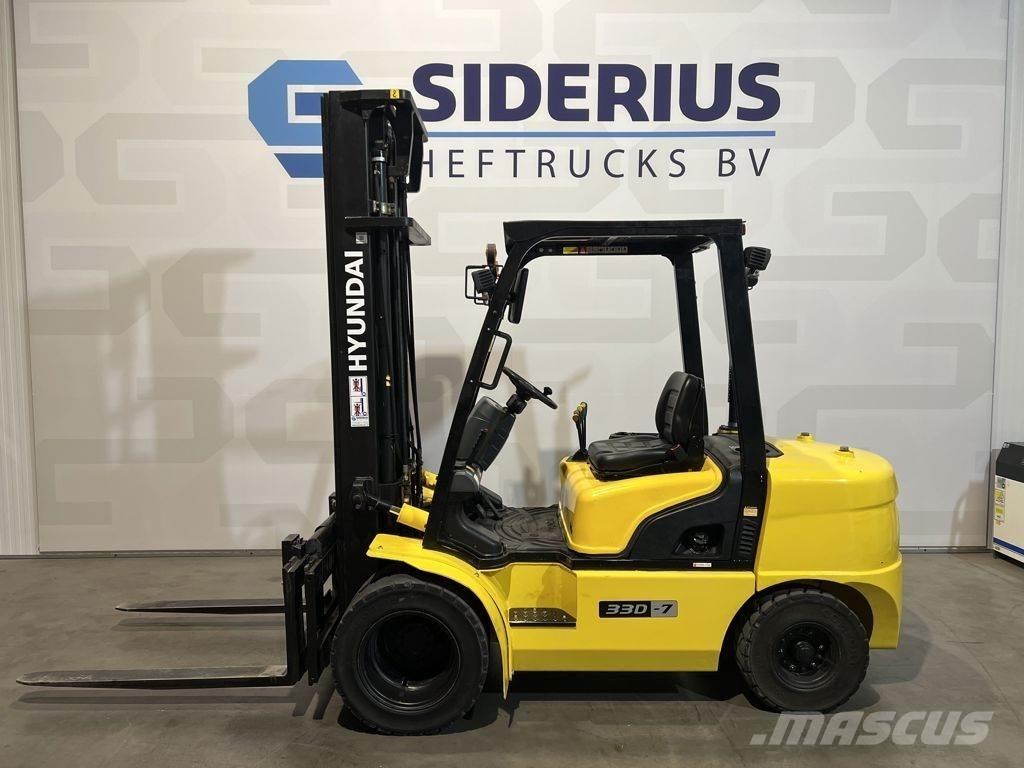 Hyundai 33D-7 Tehnika ar dīzeļa dzinēju