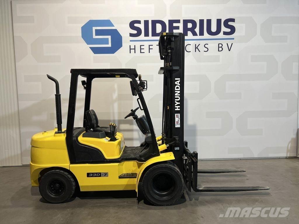 Hyundai 33D-7 Tehnika ar dīzeļa dzinēju