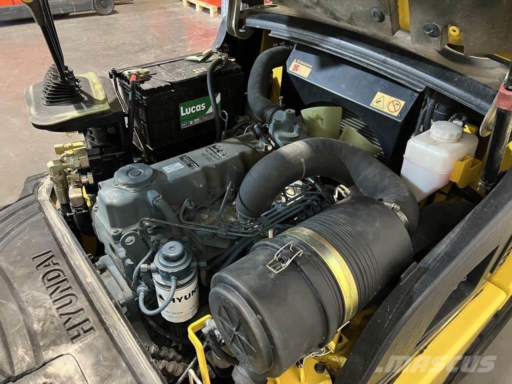 Hyundai 33D-7 Tehnika ar dīzeļa dzinēju