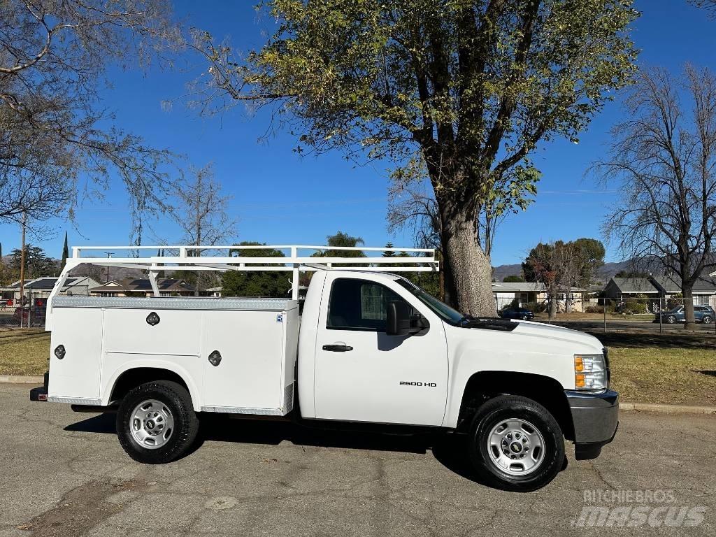 Chevrolet 2500 HD Vieglais kravas automobilis/izkraušana no sāniem