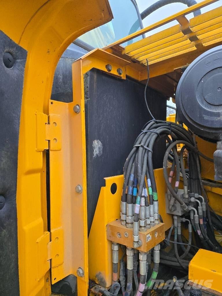 JCB JS 210 LC Kāpurķēžu ekskavatori
