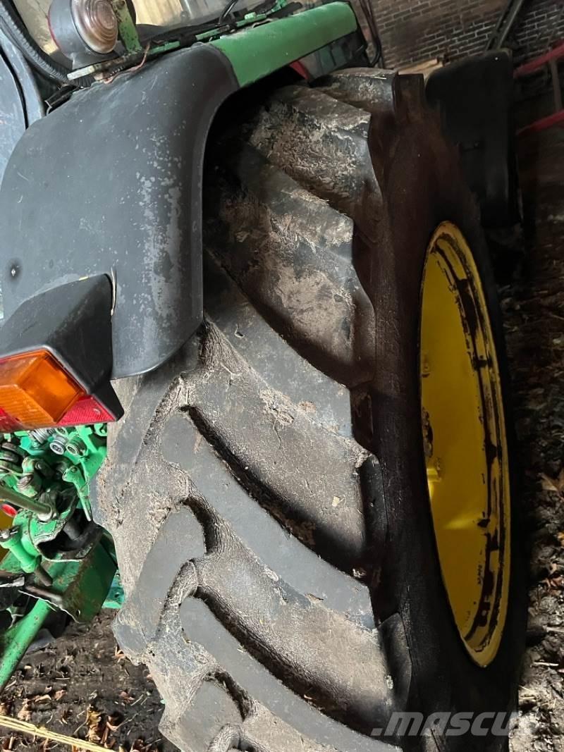 John Deere 2040A Traktori