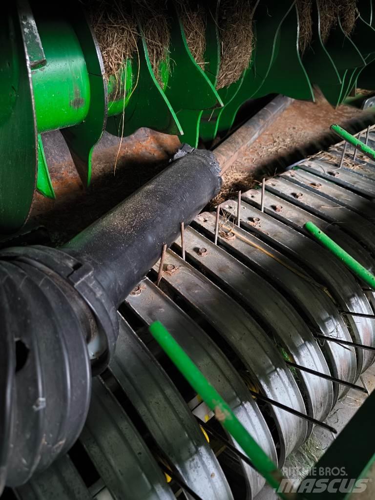 John Deere V461M Rituļu preses