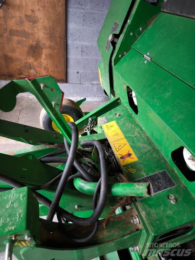 John Deere V461M Rituļu preses