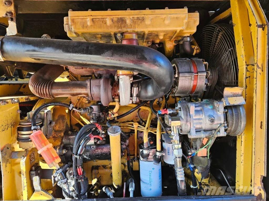 CAT M 312 Ekskavatori uz riteņiem