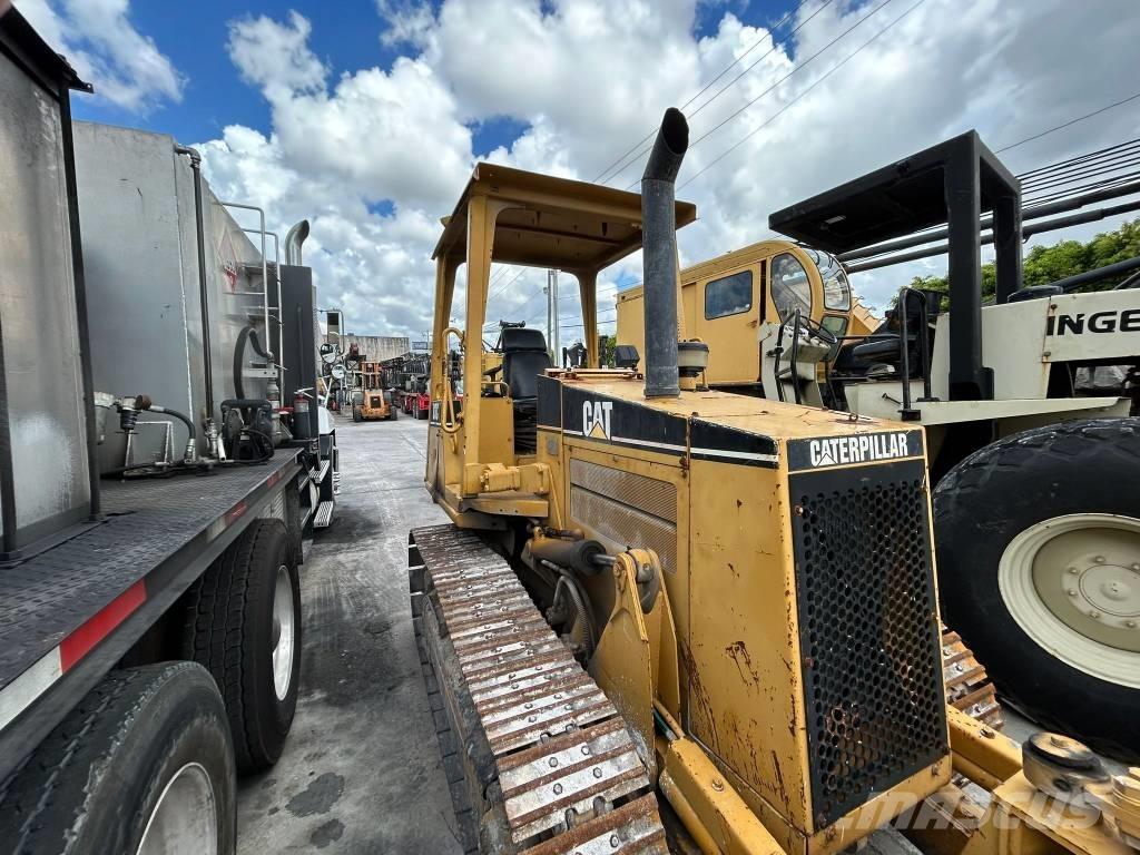 CAT D 3 C III Kāpurķēžu buldozeri